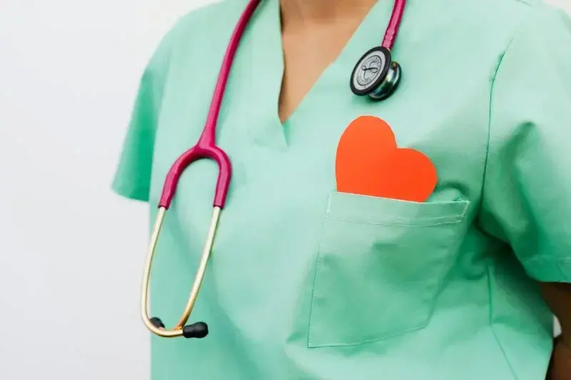 ما هو طبيب القلب؟ كيف تصبح طبيبًا، راتبك، ومجال تخصصك في الإمارات العربية المتحدة